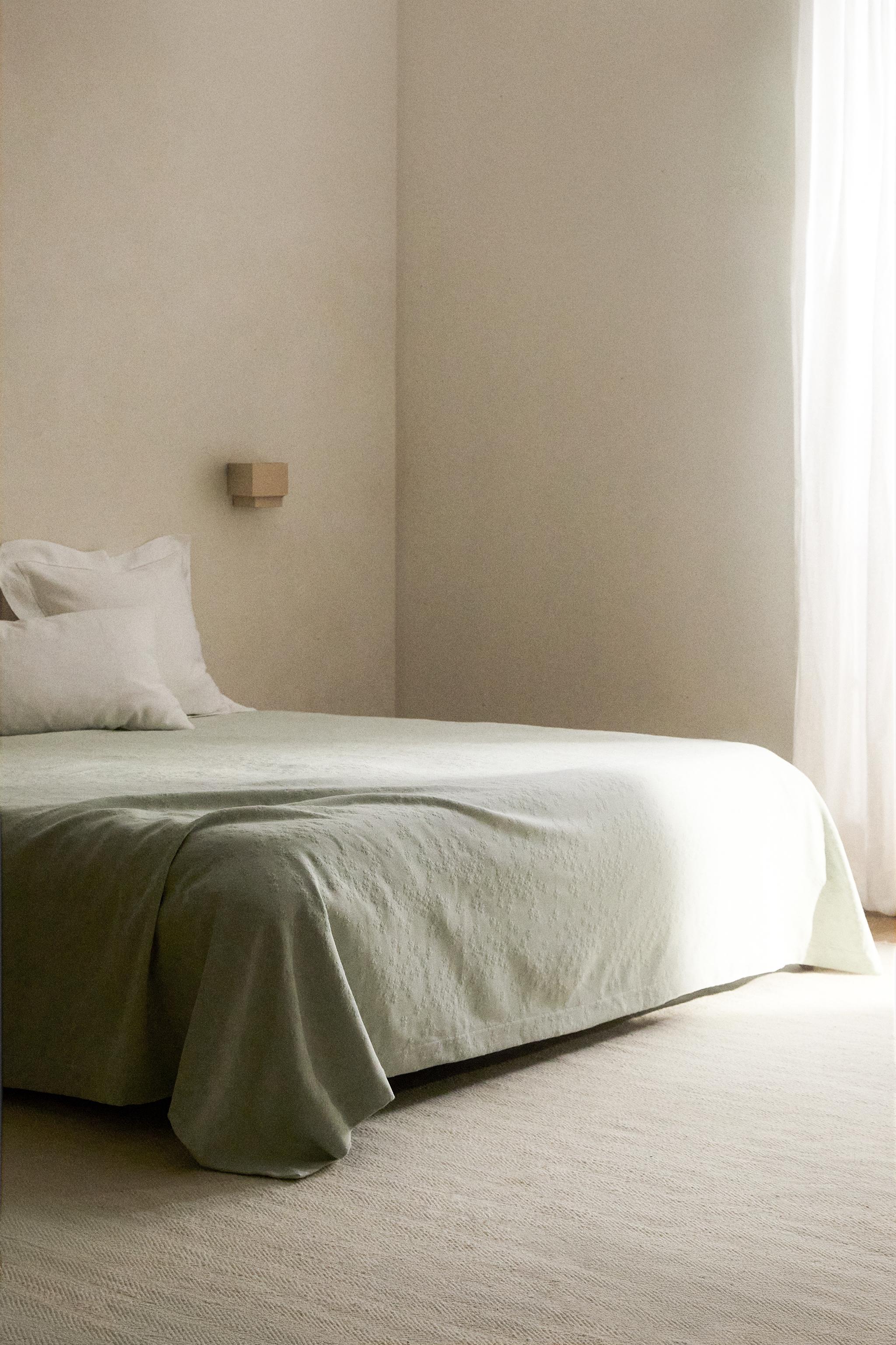 CLOVER BEDSPREAD